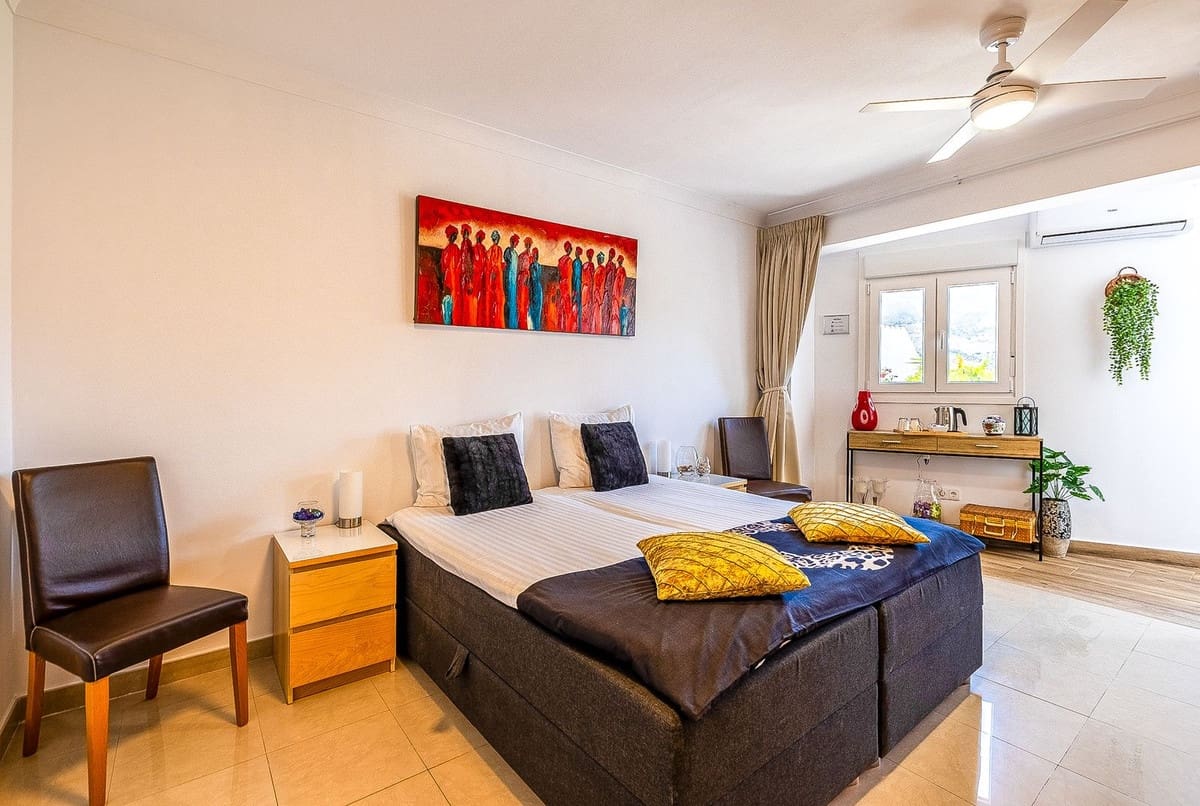 5 Zimmer Villa zu verkaufen in Archez mit Pool Garage - 850.000 € (Ref: 9585013)