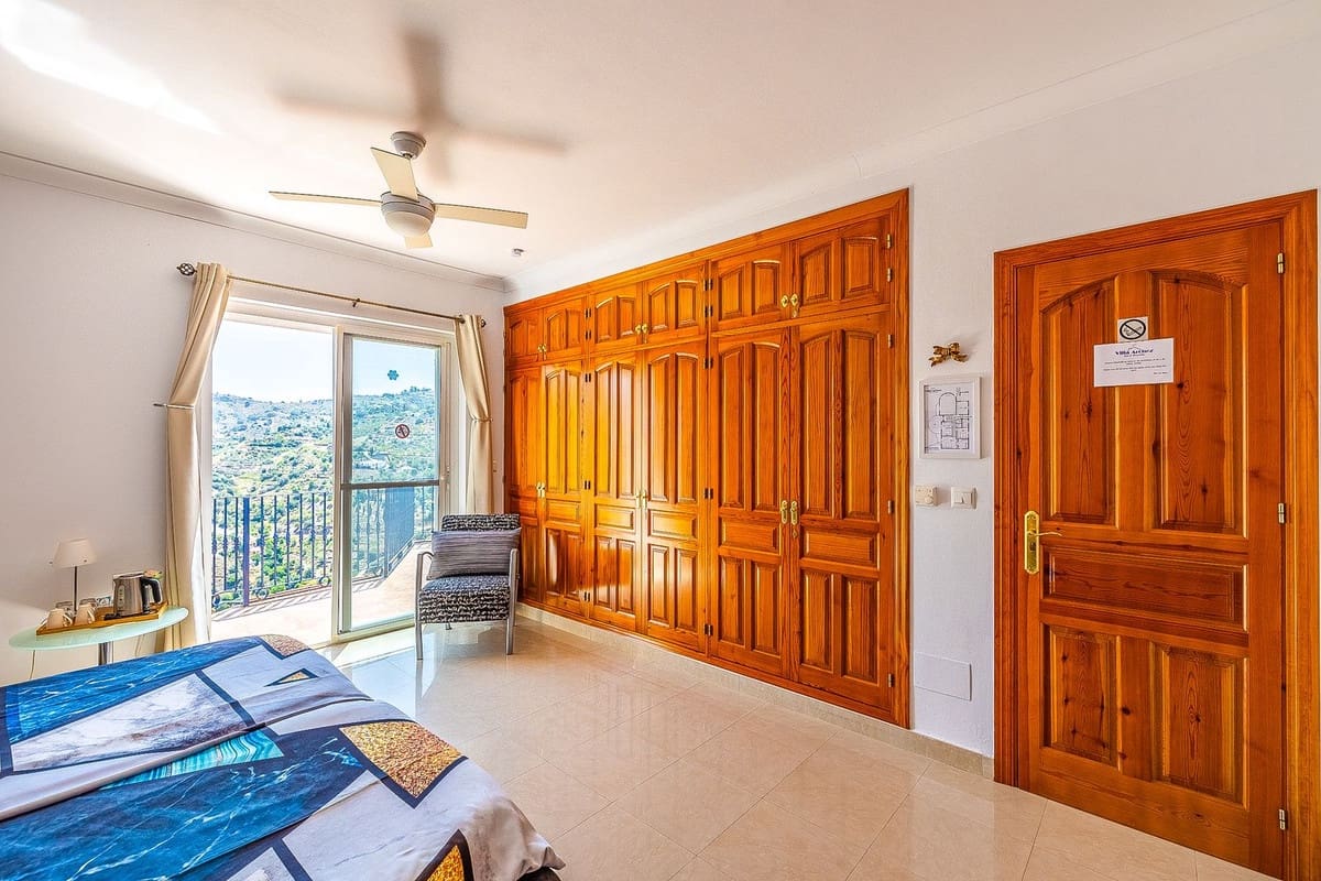 5 Zimmer Villa zu verkaufen in Archez mit Pool Garage - 850.000 € (Ref: 9585013)