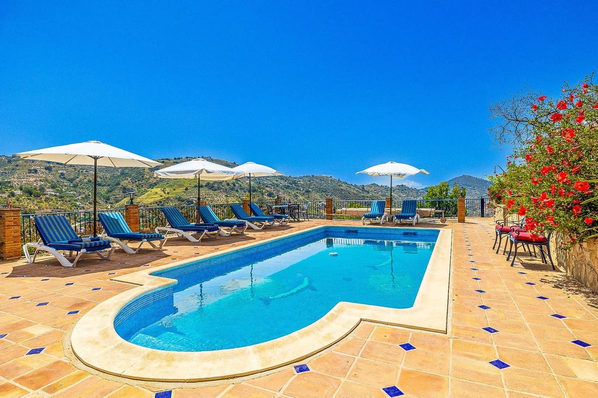 5 Zimmer Villa zu verkaufen in Archez mit Pool Garage - 850.000 € (Ref: 9585013)