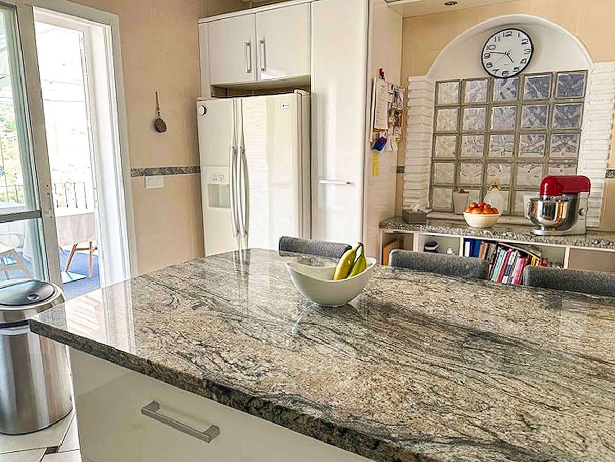 5 Zimmer Villa zu verkaufen in Archez mit Pool Garage - 850.000 € (Ref: 9585013)