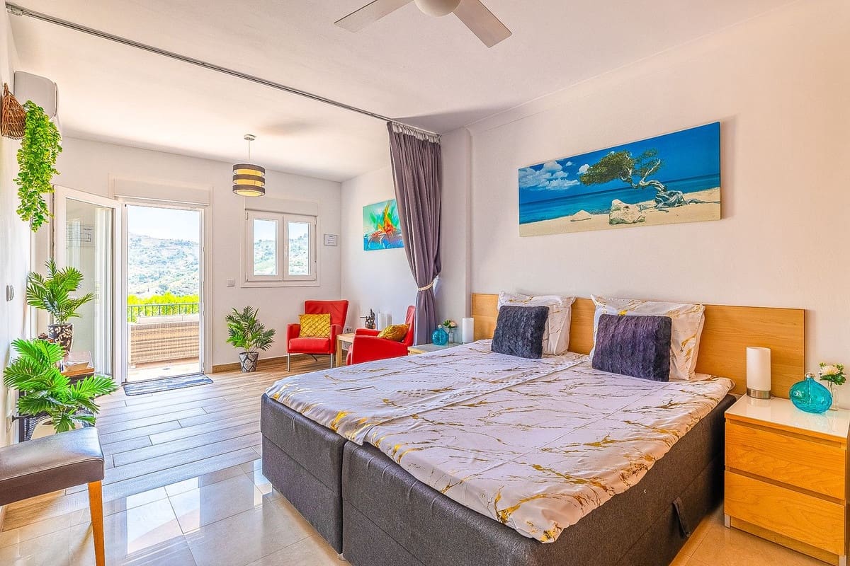 5 Zimmer Villa zu verkaufen in Archez mit Pool Garage - 850.000 € (Ref: 9585013)