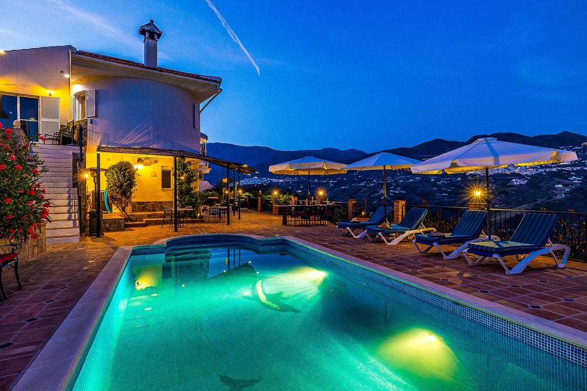 5 Zimmer Villa zu verkaufen in Archez mit Pool Garage - 850.000 € (Ref: 9585013)