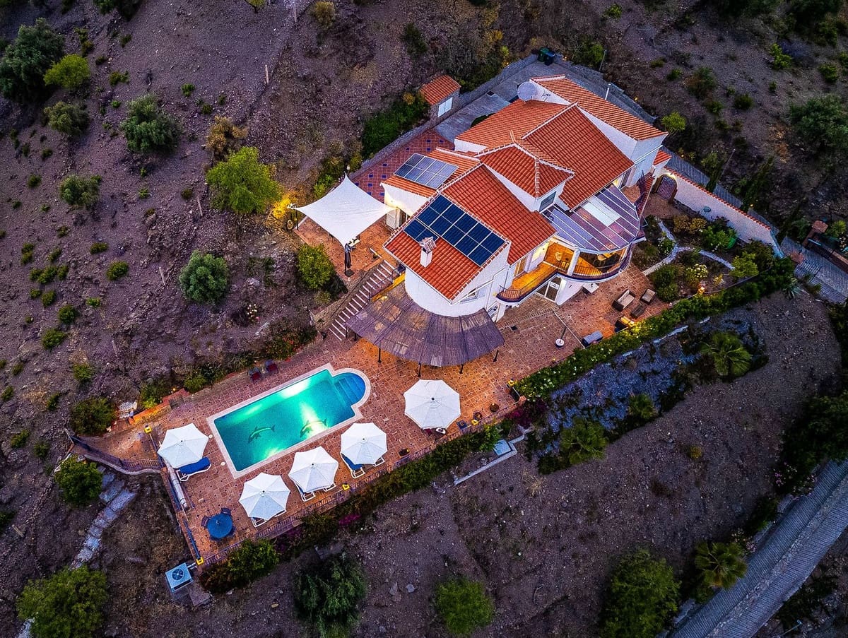 5 Zimmer Villa zu verkaufen in Archez mit Pool Garage - 850.000 € (Ref: 9585013)