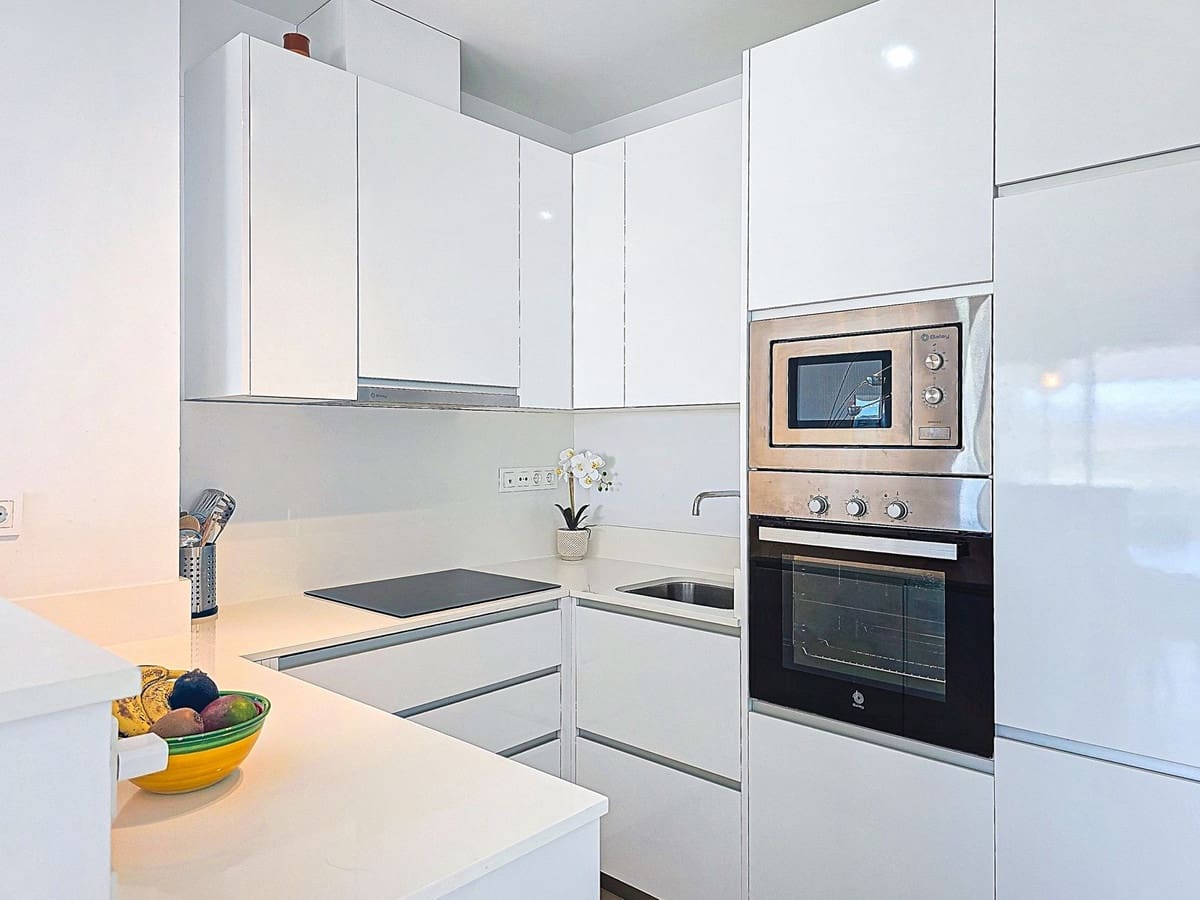 2 soveværelse Penthouse til salg i Caleta de Velez med swimmingpool garage - € 449.000 (Ref: 9592209)