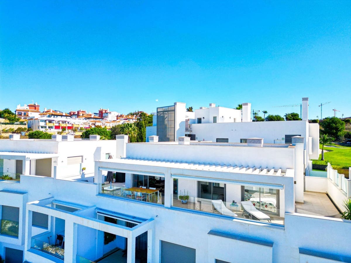 2 soveværelse Penthouse til salg i Caleta de Velez med swimmingpool garage - € 449.000 (Ref: 9592209)