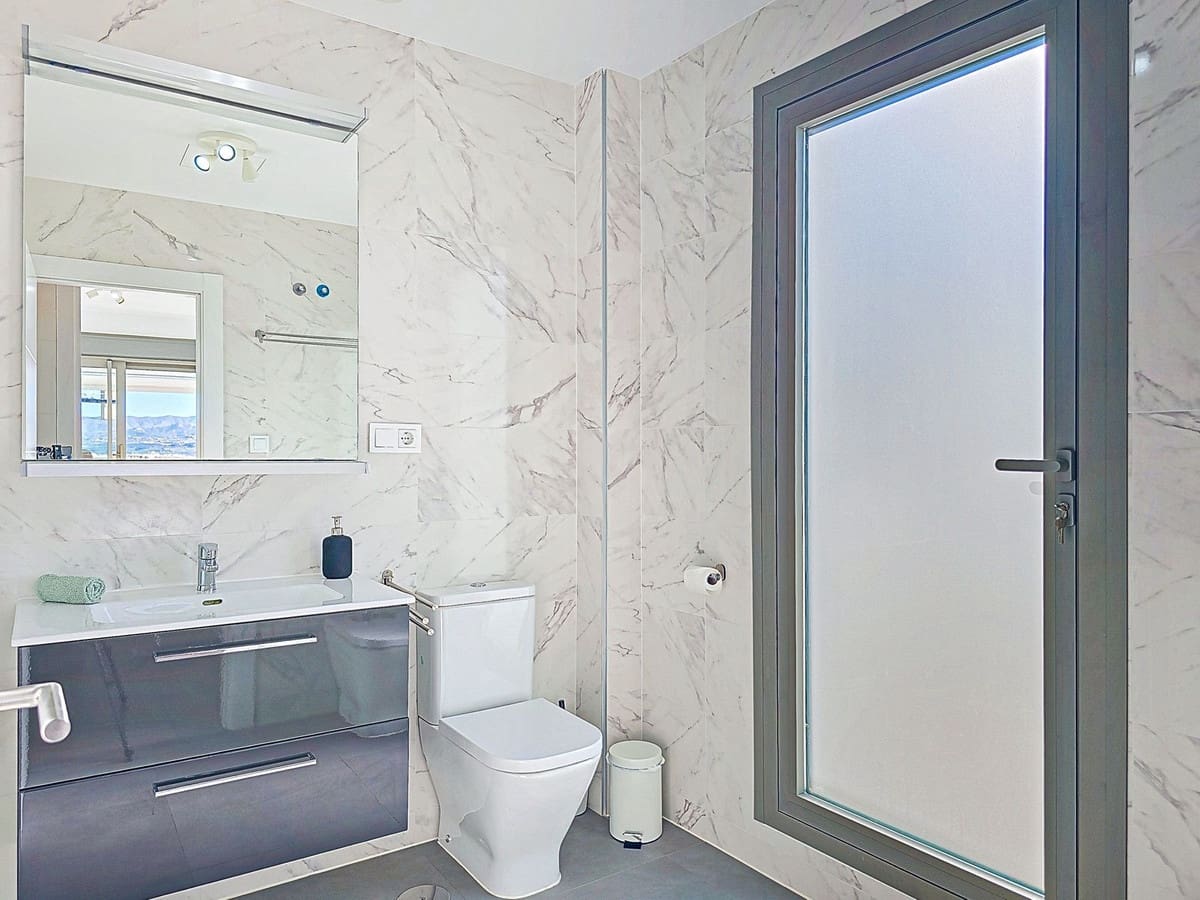 2 soveværelse Penthouse til salg i Caleta de Velez med swimmingpool garage - € 449.000 (Ref: 9592209)