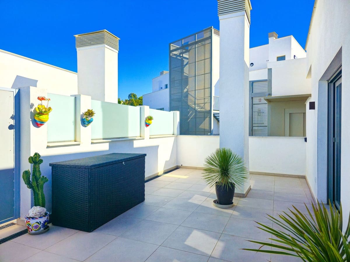 2 soveværelse Penthouse til salg i Caleta de Velez med swimmingpool garage - € 449.000 (Ref: 9592209)