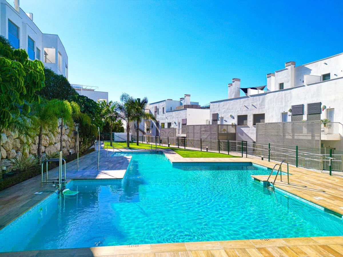 2 bedroom Penthouse for sale in Caleta de Velez with pool garage - € 449,000 (Ref: 9592209)