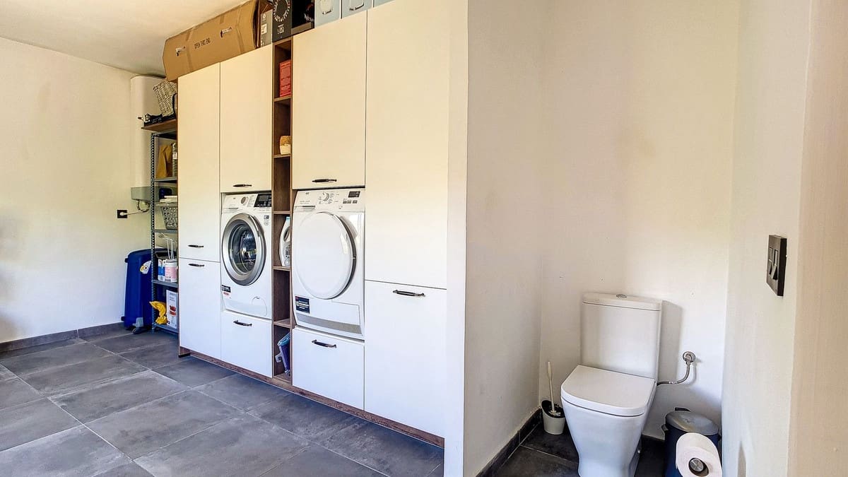 3 soveværelse Finca/Landehus til salg i Velez-Malaga med swimmingpool garage - € 1.150.000 (Ref: 9594512)