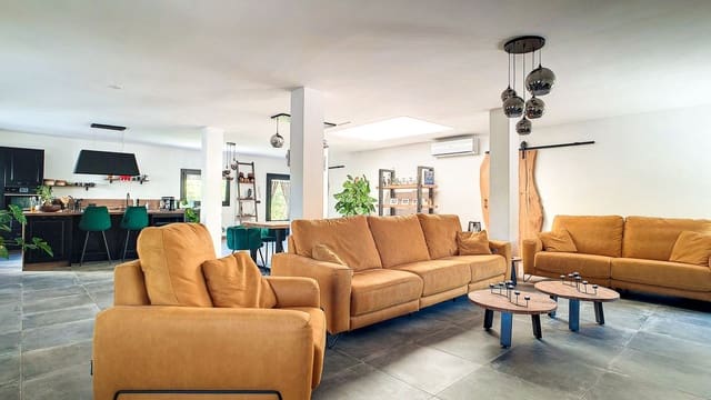 3 soveværelse Finca/Landehus til salg i Vélez-Málaga med swimmingpool garage - € 1.150.000 (Ref: 9594512)