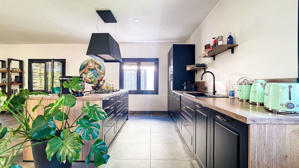 3 soveværelse Finca/Landehus til salg i Velez-Malaga med swimmingpool garage - € 1.150.000 (Ref: 9594512)