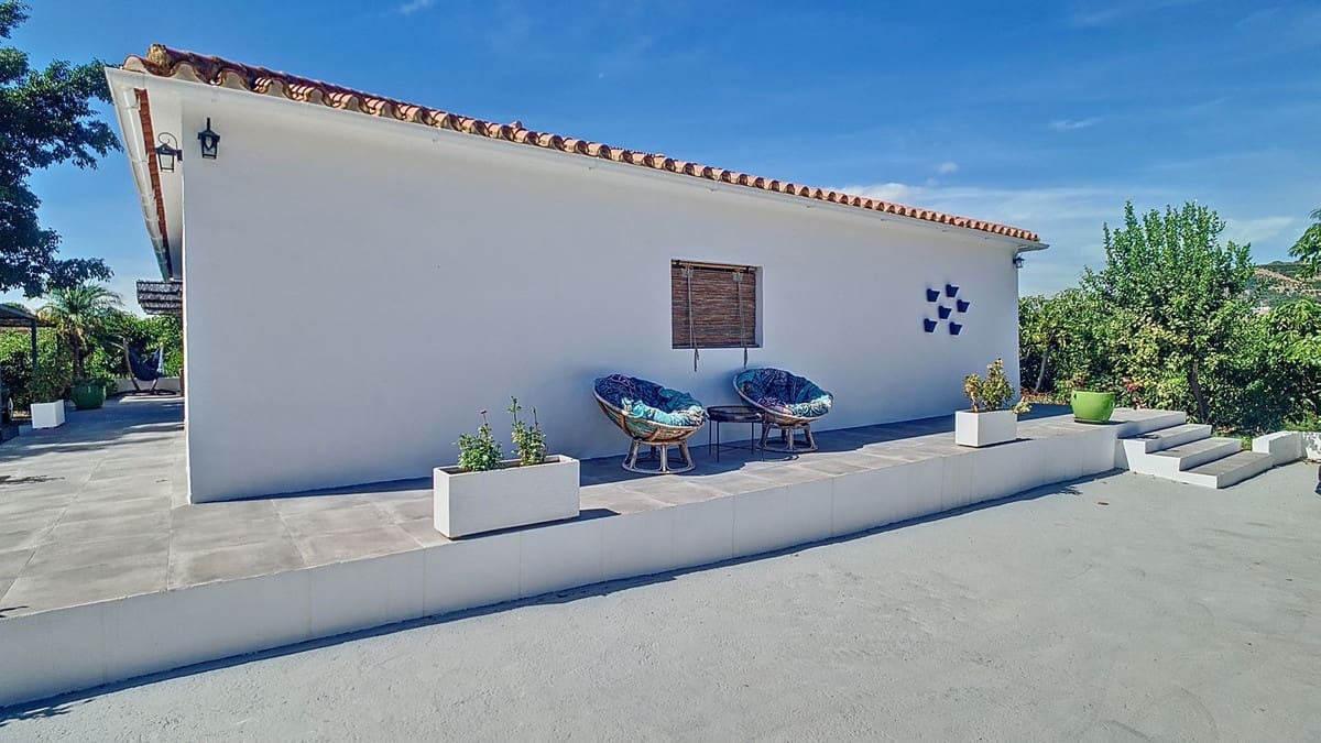 3 soveværelse Finca/Landehus til salg i Velez-Malaga med swimmingpool garage - € 1.150.000 (Ref: 9594512)