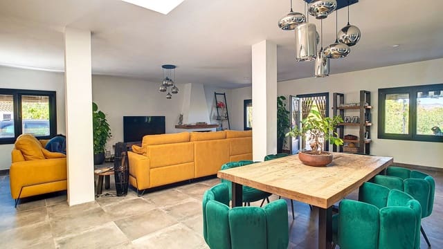 3 makuuhuone Maalaistalo myytävänä paikassa Vélez-Málaga mukana uima-altaan 
autotalli - 1 150 000 € (Ref: 9594512)