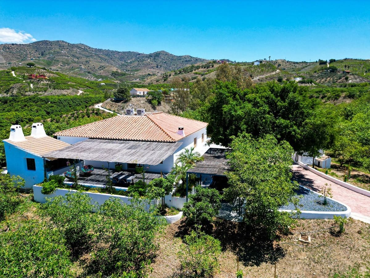 3 bedroom Finca/Country House for sale in Velez-Malaga with pool garage - € 1,150,000 (Ref: 9594512)