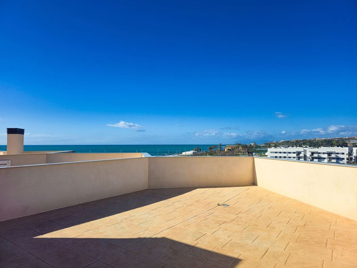 Ático de 2 habitaciones en Almayate en venta con piscina garaje - 385.000 € (Ref: 9609539)