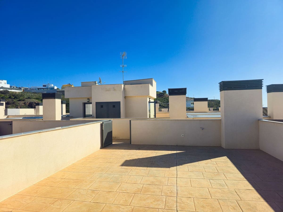 Ático de 2 habitaciones en Almayate en venta con piscina garaje - 385.000 € (Ref: 9609539)