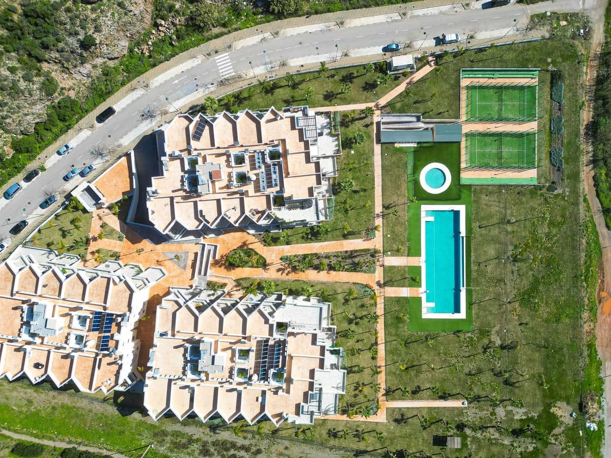 Ático de 2 habitaciones en Almayate en venta con piscina garaje - 385.000 € (Ref: 9609539)