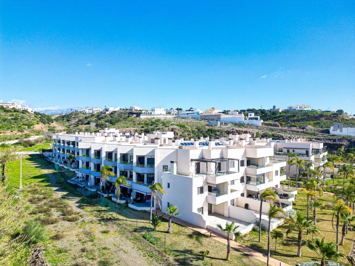 Ático de 2 habitaciones en Almayate en venta con piscina garaje - 385.000 € (Ref: 9609539)