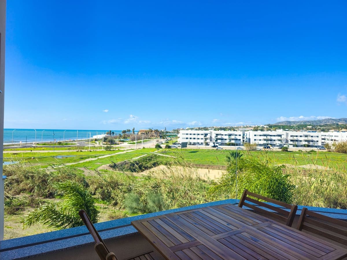 Ático de 2 habitaciones en Almayate en venta con piscina garaje - 385.000 € (Ref: 9609539)