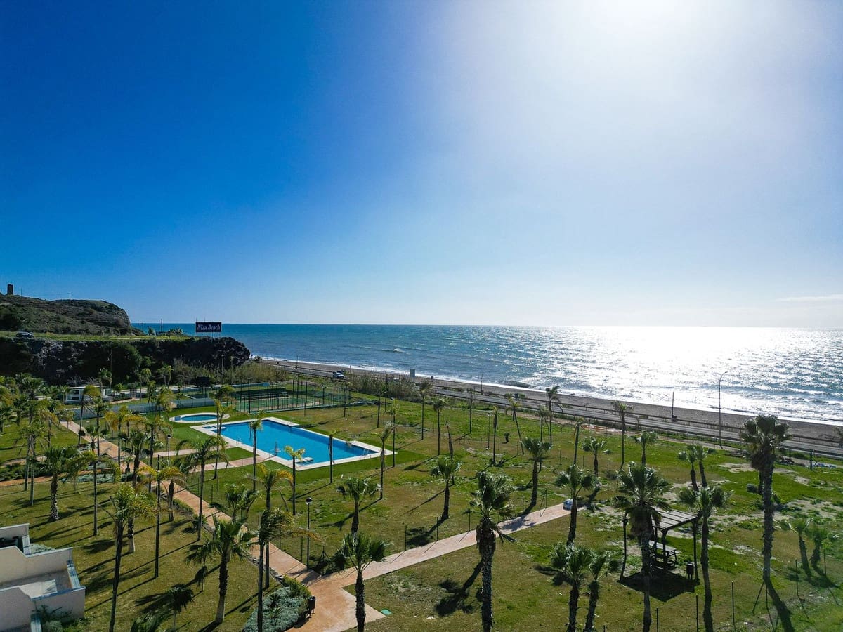 Ático de 2 habitaciones en Almayate en venta con piscina garaje - 385.000 € (Ref: 9609539)