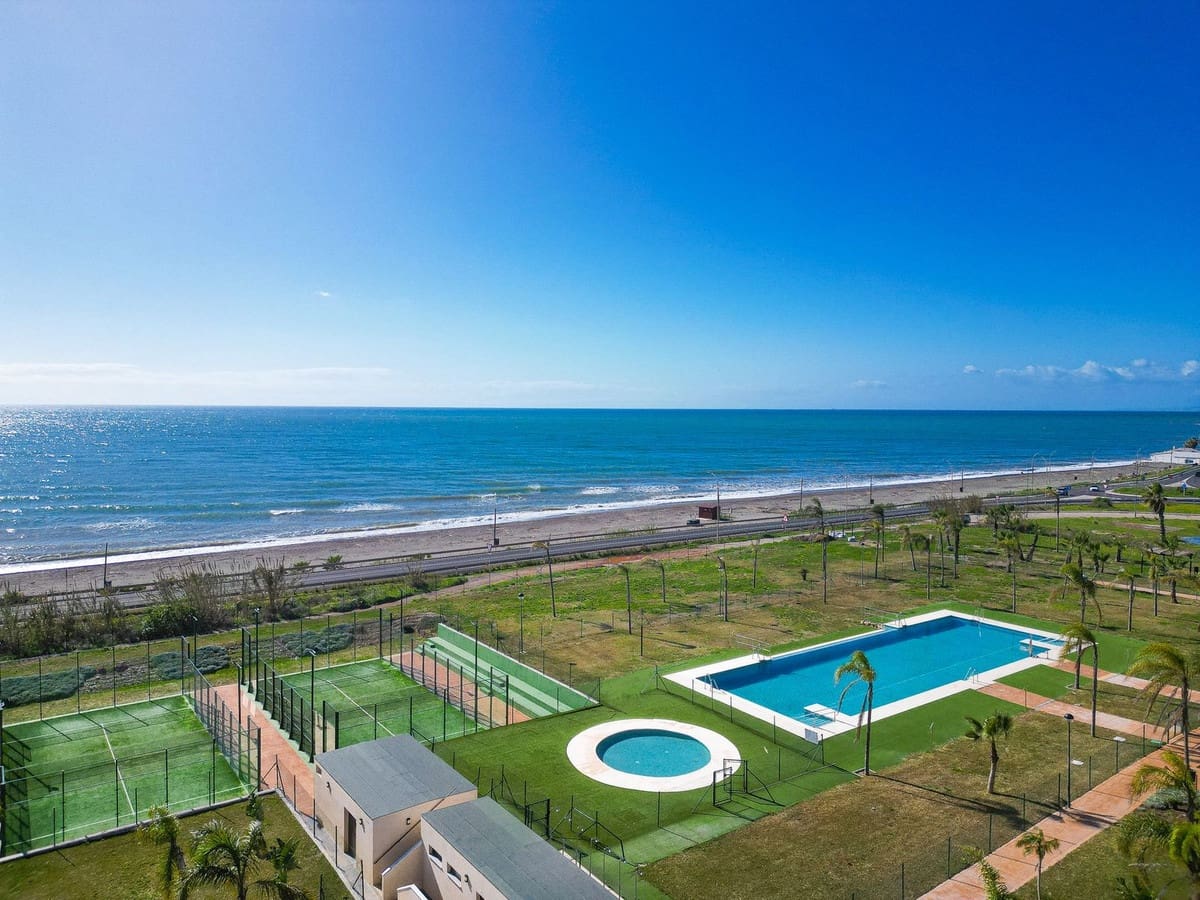 Ático de 2 habitaciones en Almayate en venta con piscina garaje - 385.000 € (Ref: 9609539)