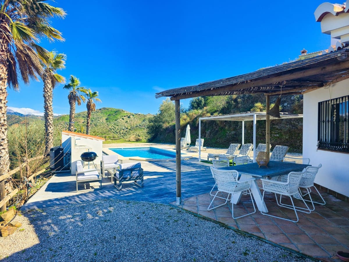 3 soveværelse Villa til salg i Arenas med swimmingpool - € 420.000 (Ref: 9610806)