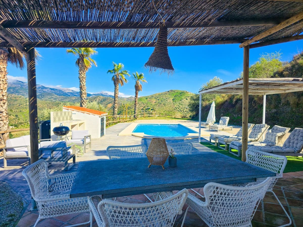 3 soveværelse Villa til salg i Arenas med swimmingpool - € 420.000 (Ref: 9610806)