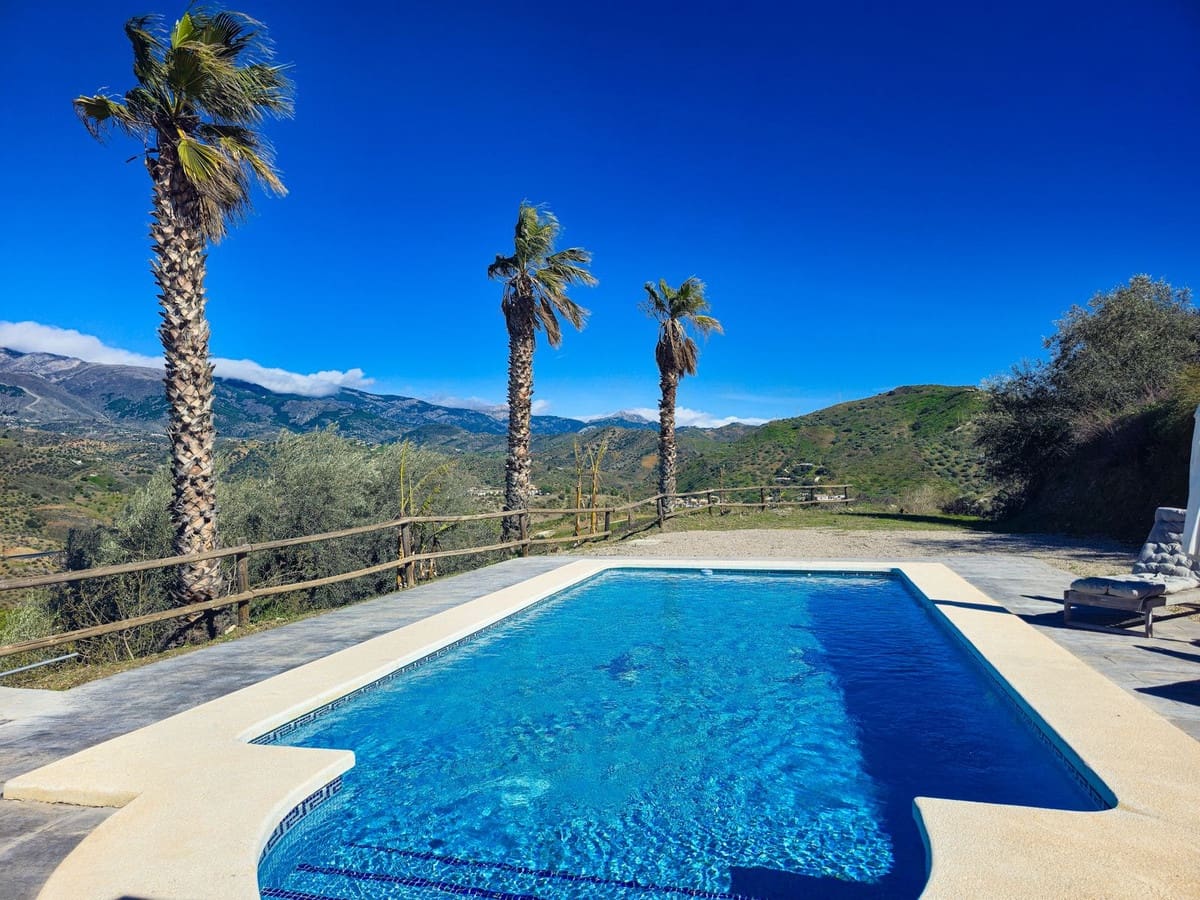 3 soveværelse Villa til salg i Arenas med swimmingpool - € 420.000 (Ref: 9610806)