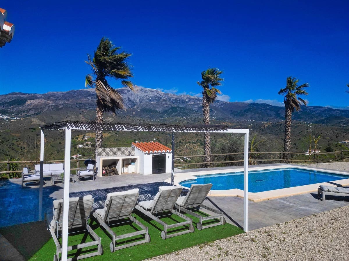 Chalet de 3 habitaciones en Arenas en venta con piscina - 420.000 € (Ref: 9610806)