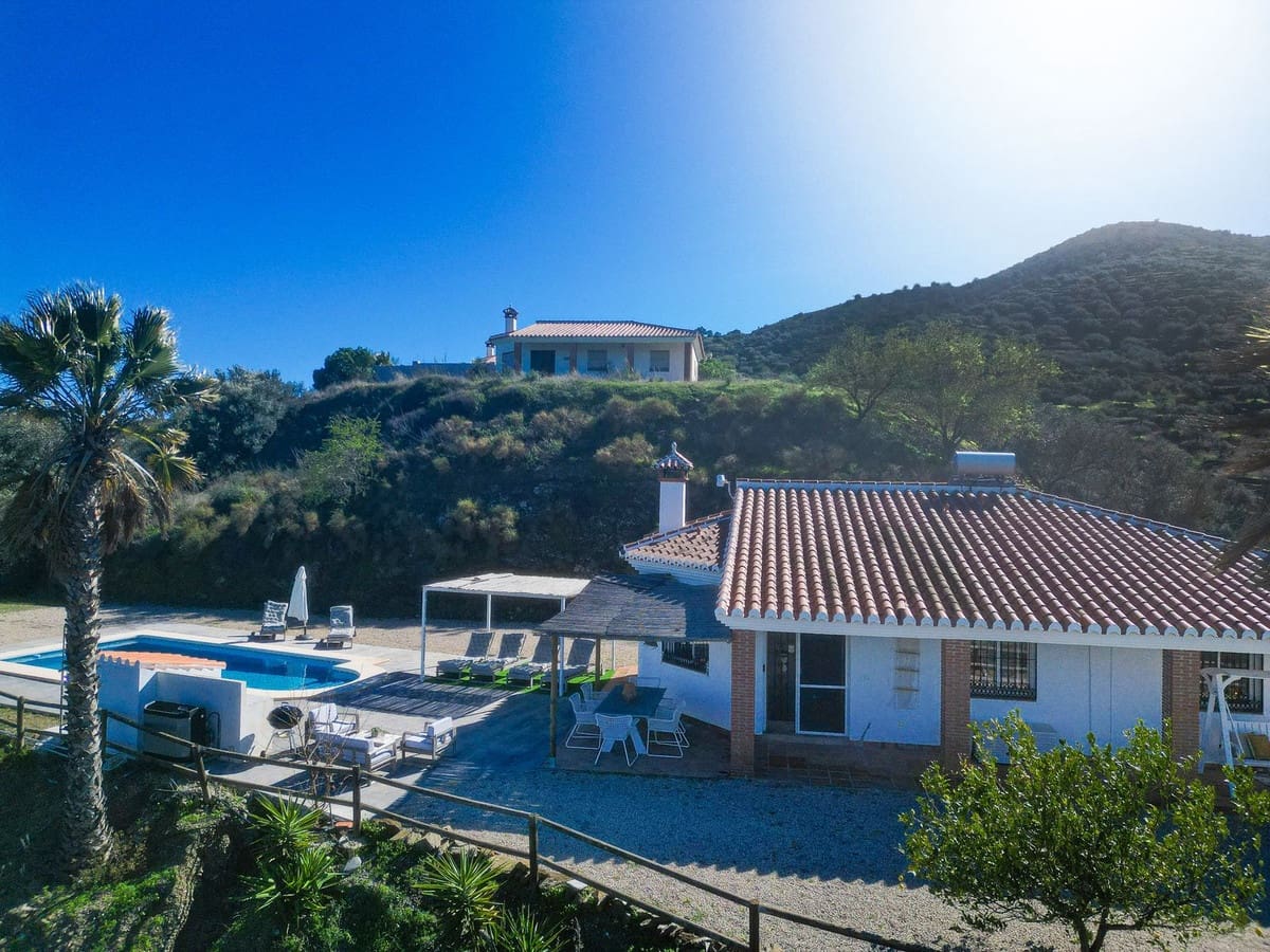 Chalet de 3 habitaciones en Arenas en venta con piscina - 420.000 € (Ref: 9610806)