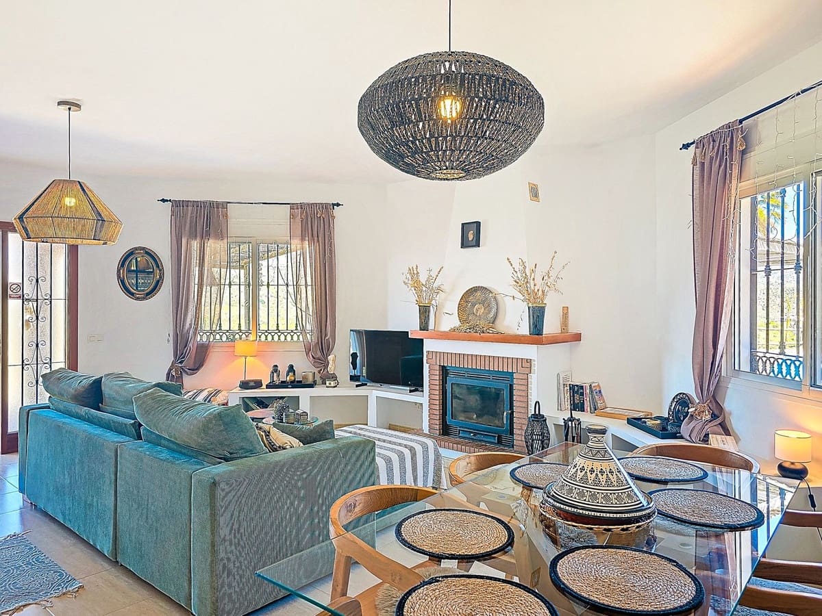 Chalet de 3 habitaciones en Arenas en venta con piscina - 420.000 € (Ref: 9610806)