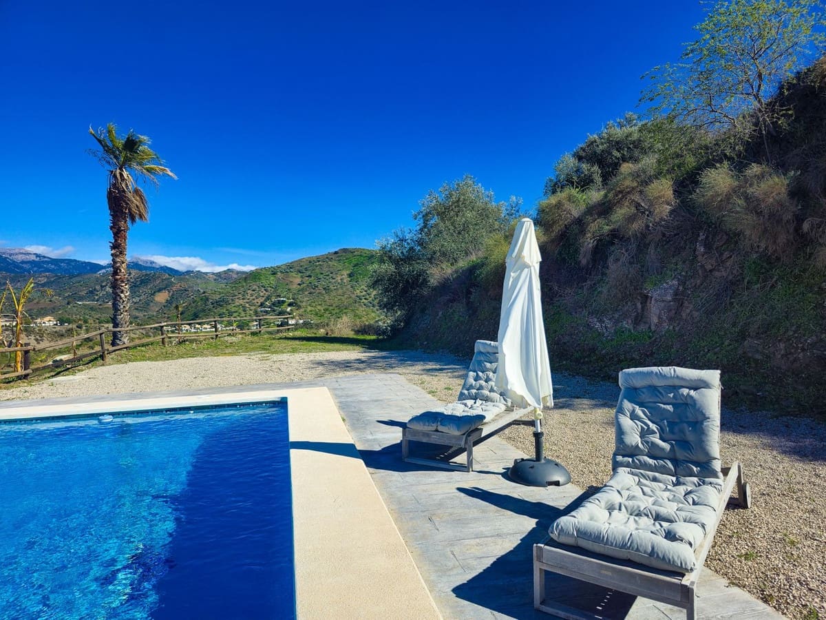 Chalet de 3 habitaciones en Arenas en venta con piscina - 420.000 € (Ref: 9610806)