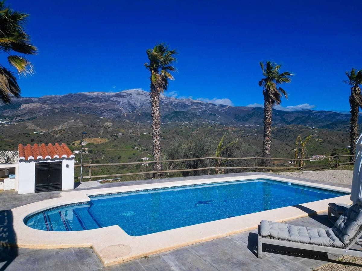 Chalet de 3 habitaciones en Arenas en venta con piscina - 420.000 € (Ref: 9610806)