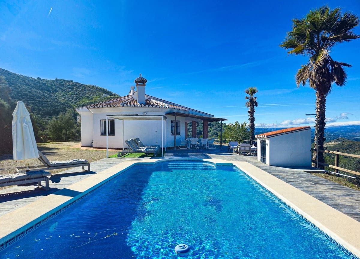 Chalet de 3 habitaciones en Arenas en venta con piscina - 420.000 € (Ref: 9610806)