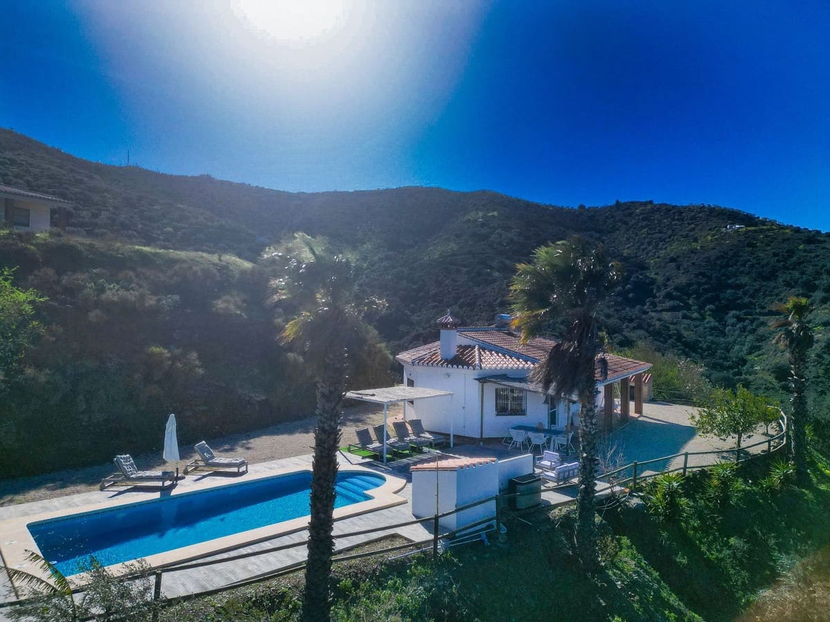 3 bedroom Villa for sale in Arenas with pool - € 420,000 (Ref: 9610806)