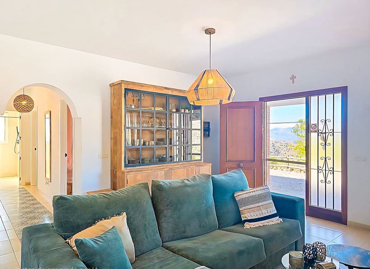 3 bedroom Villa for sale in Arenas with pool - € 420,000 (Ref: 9610806)