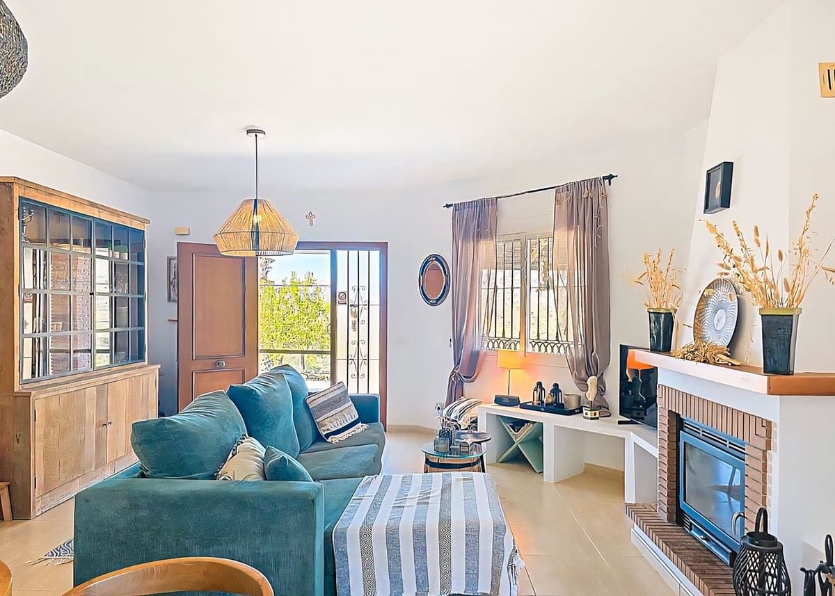 3 bedroom Villa for sale in Arenas with pool - € 420,000 (Ref: 9610806)