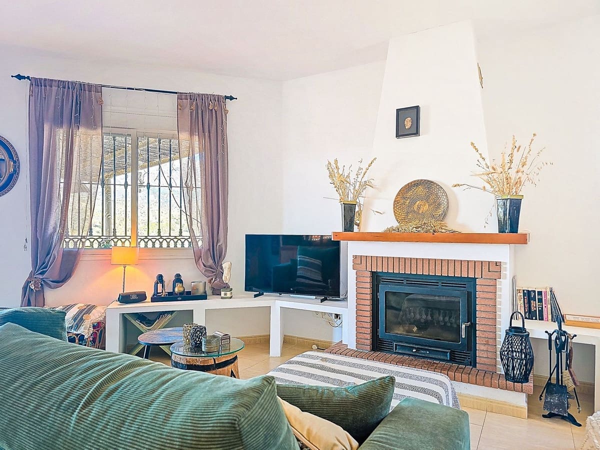 3 bedroom Villa for sale in Arenas with pool - € 420,000 (Ref: 9610806)