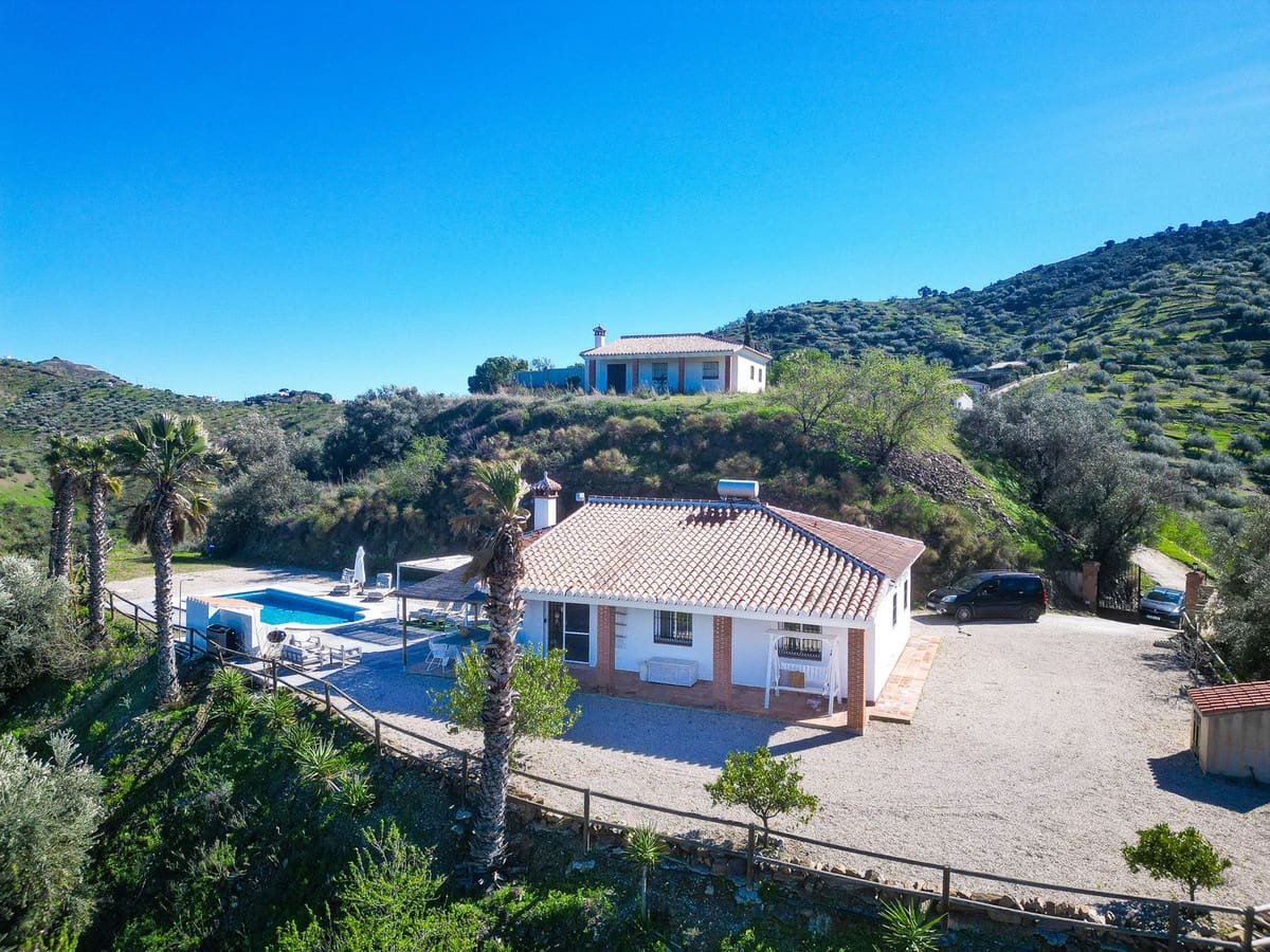 3 bedroom Villa for sale in Arenas with pool - € 420,000 (Ref: 9610806)