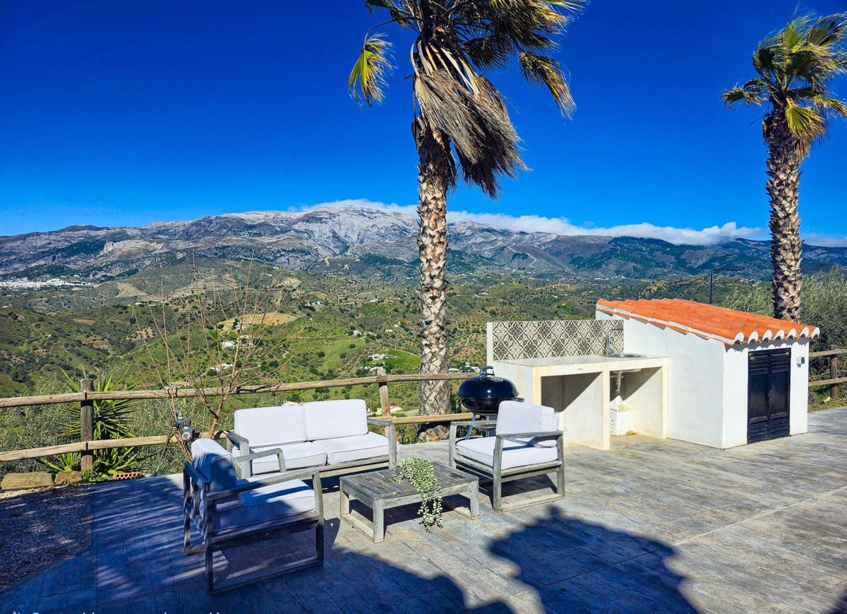 3 bedroom Villa for sale in Arenas with pool - € 420,000 (Ref: 9610806)