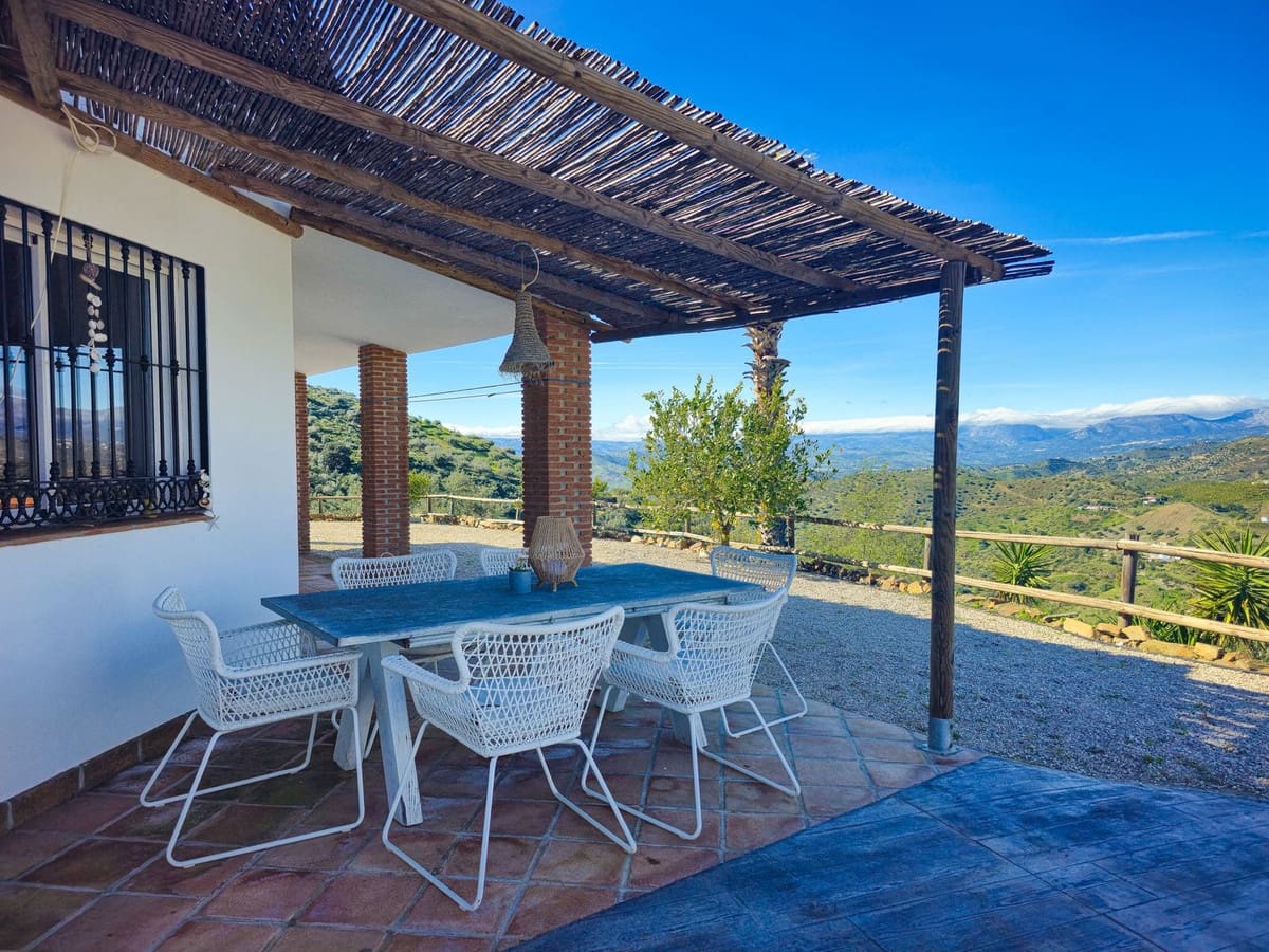 3 bedroom Villa for sale in Arenas with pool - € 420,000 (Ref: 9610806)