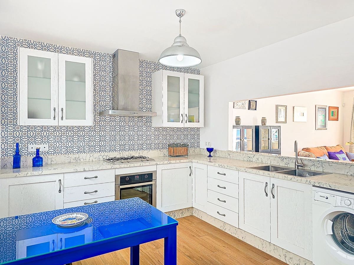 2 soveværelse Semi-Rækkehus til salg i Lagos - € 450.000 (Ref: 9614579)