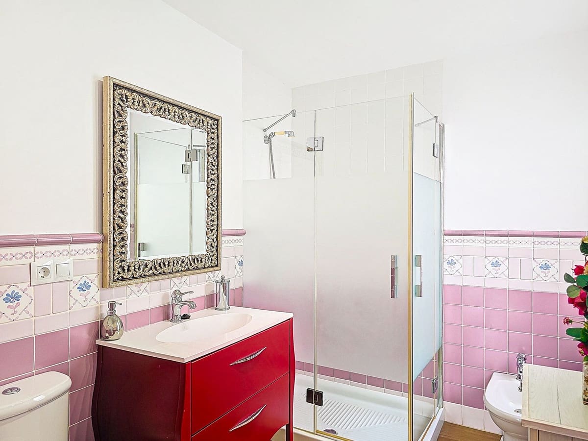 2 bedroom Semi-detached Villa for sale in Lagos - € 450,000 (Ref: 9614579)