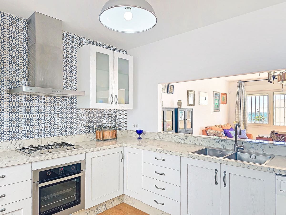 2 bedroom Semi-detached Villa for sale in Lagos - € 450,000 (Ref: 9614579)