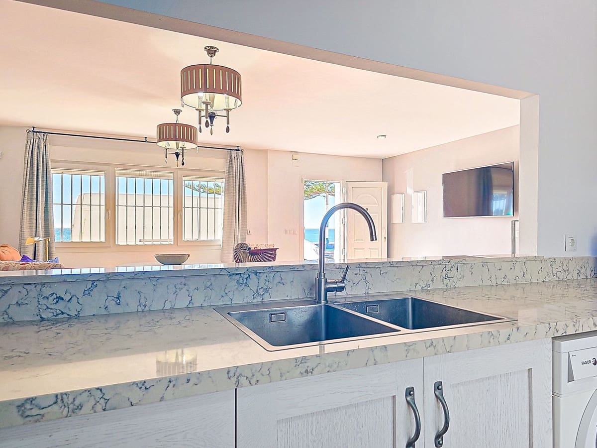 2 bedroom Semi-detached Villa for sale in Lagos - € 450,000 (Ref: 9614579)