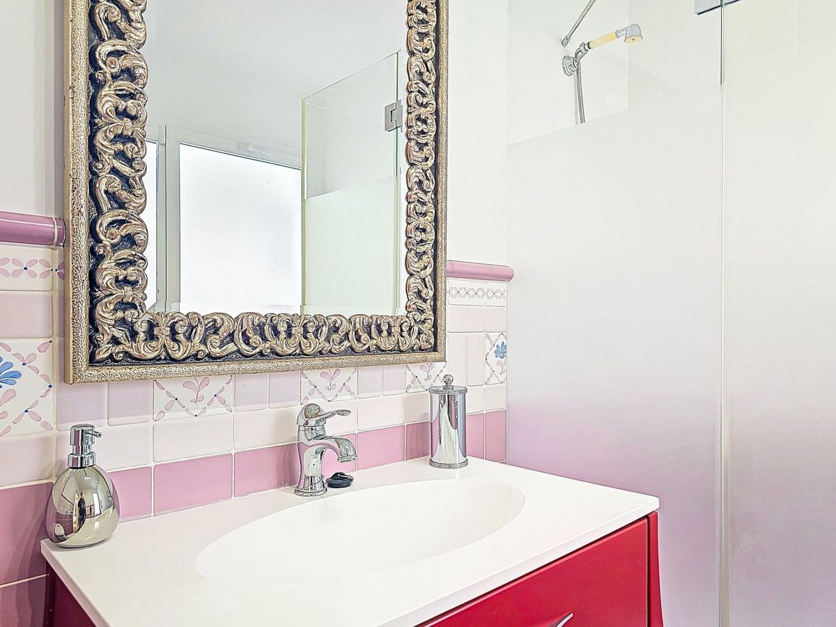 2 bedroom Semi-detached Villa for sale in Lagos - € 450,000 (Ref: 9614579)