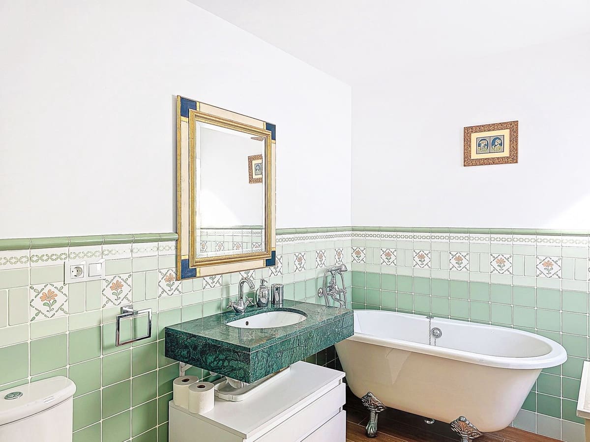 2 bedroom Semi-detached Villa for sale in Lagos - € 450,000 (Ref: 9614579)