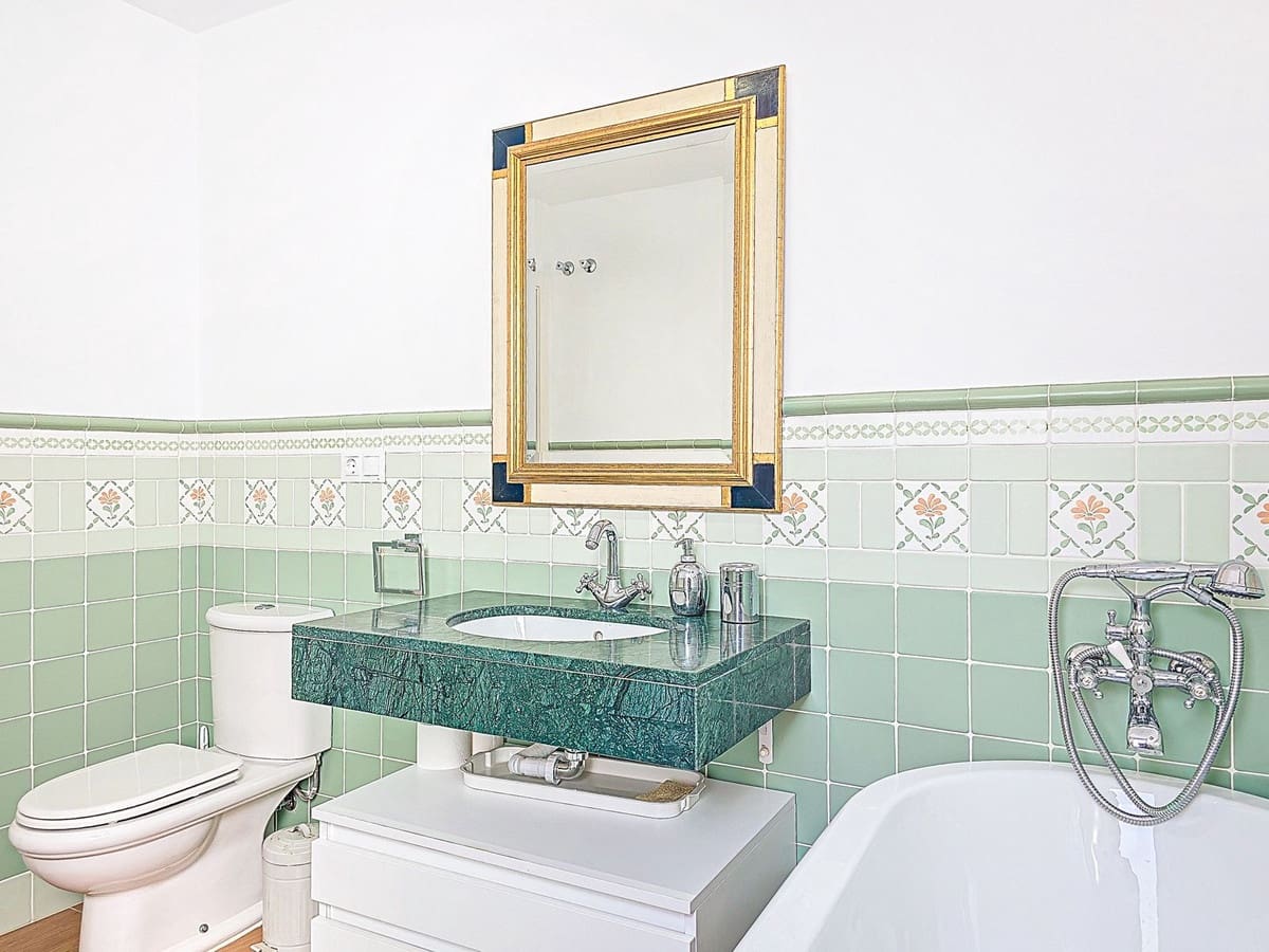 2 bedroom Semi-detached Villa for sale in Lagos - € 450,000 (Ref: 9614579)