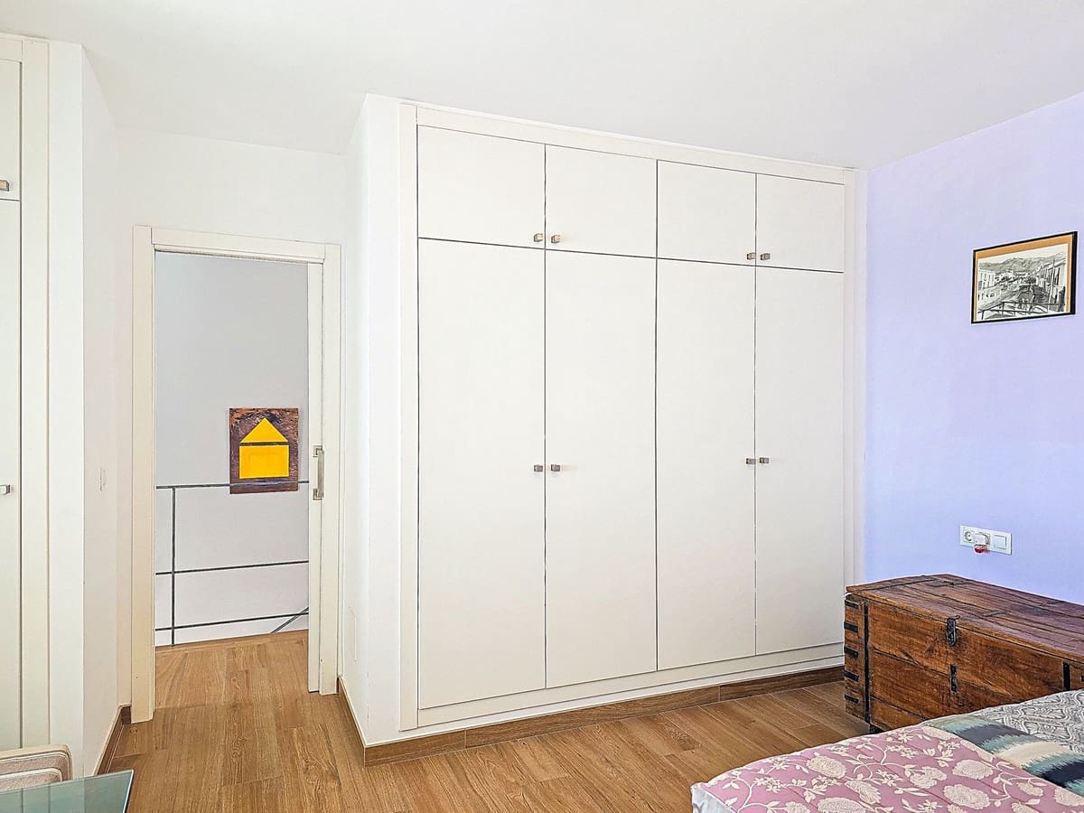 2 bedroom Semi-detached Villa for sale in Lagos - € 450,000 (Ref: 9614579)