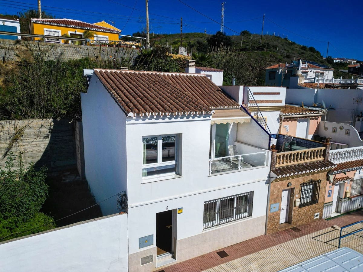 2 bedroom Semi-detached Villa for sale in Lagos - € 450,000 (Ref: 9614579)